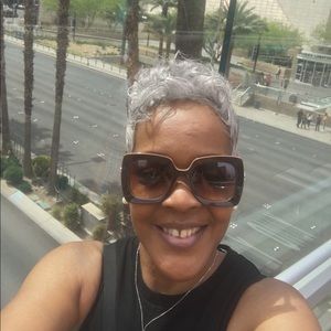 Meet your Posher, Deborah